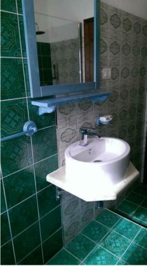 Waterfront Apartments Bosa Porto Alabe 外观 照片